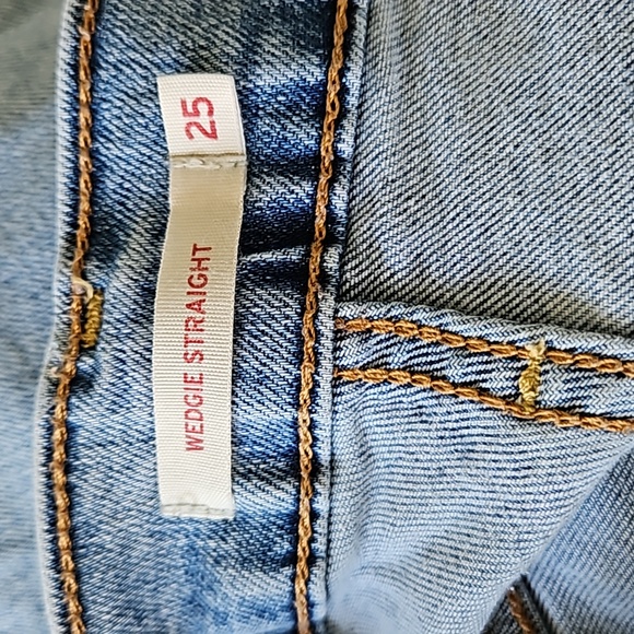 Women Levi Wedgie Straight Distressed - Picture 3 of 3